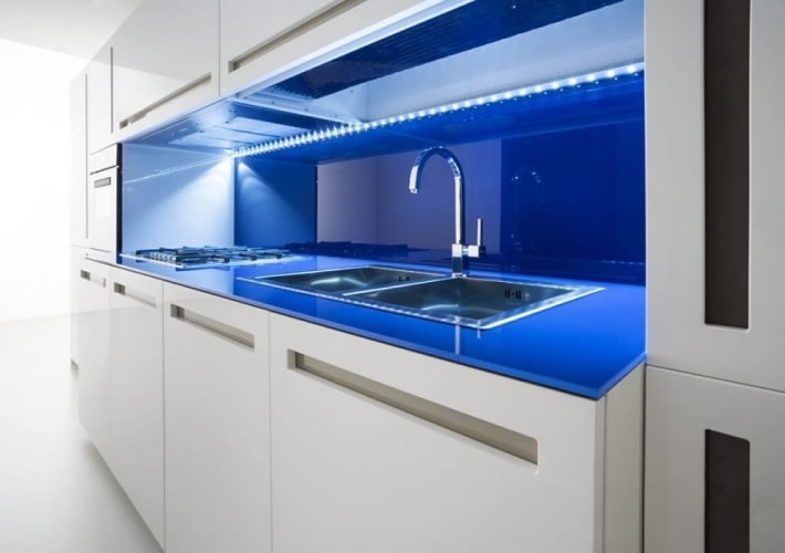 Installation von LED-Streifen - foto